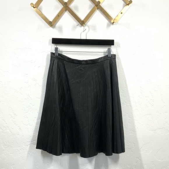 Theory Black Pleat Leather Mini Pencil Skirt - Picture 5 of 10